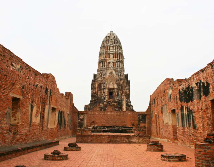 From Bangkok: Private Guided Tour of Ayutthaya’s 6 Temples - Wat Chaiwatthanaram: Khmer-inspired symmetry and sunset light over the river