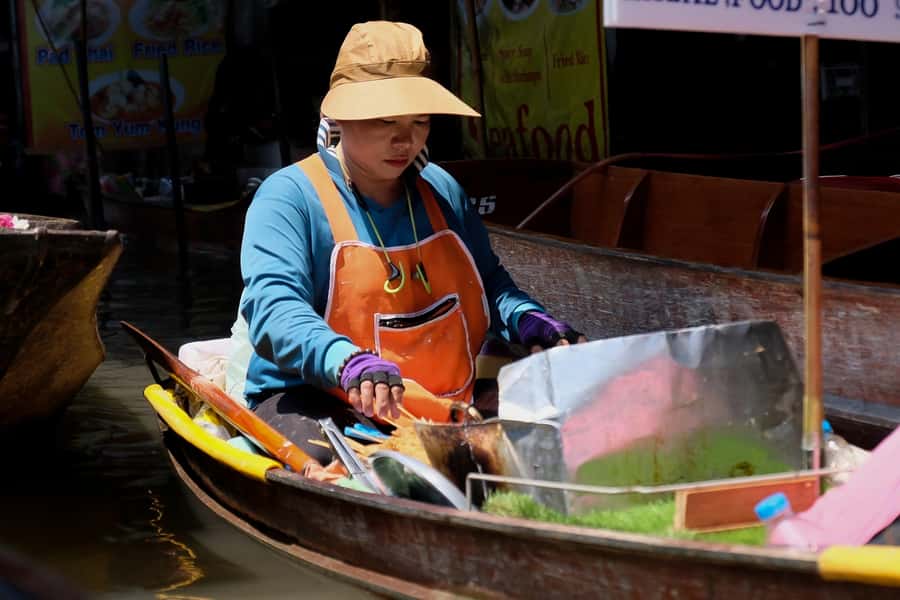 From Bangkok: Private Railway and Floating Market Tour - What You’ll Eat: Snacks, Seasonal Fruit, and Your Realistic Food Budget