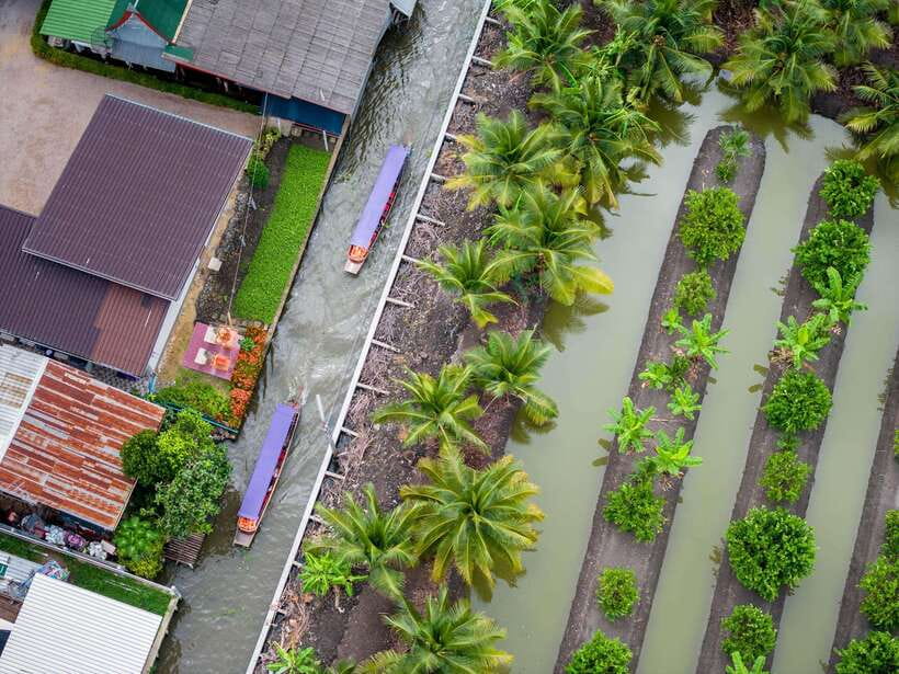 From Bangkok: Railway & Damnoen Saduak Floating Market Tour - Mae Klong Railway Market (Talad Rom Hup): when shops slide back