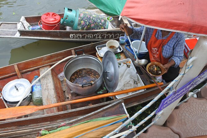 From Bangkok: Thaka Floating Market - How Guides Affect the Mood (Bo Ing and Lucky)