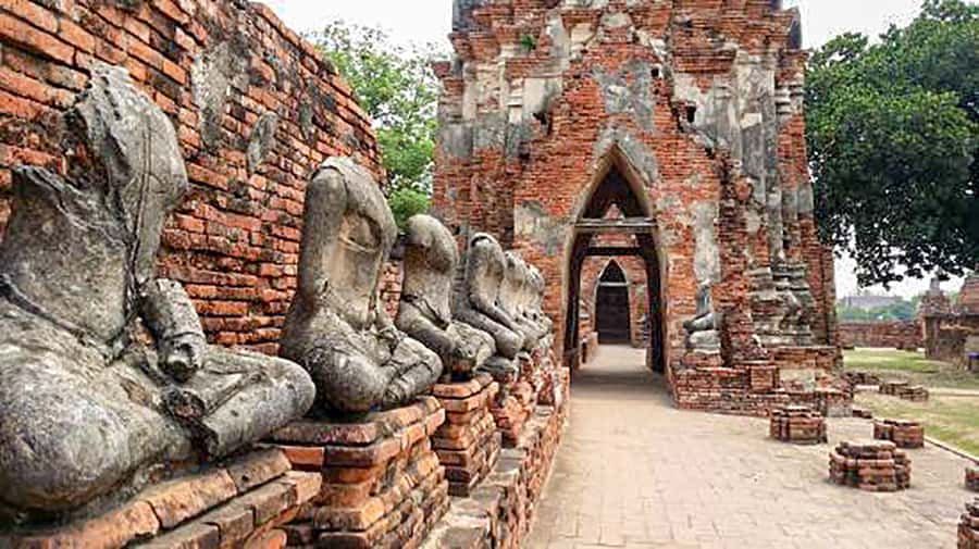 From Bangkok: Tour Ayutthaya + Lunch + Spanish guide - Bang Pa-In Royal Palace (Summer Palace): a tonal reset