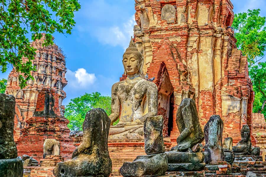 From Bangkok: Tour Ayutthaya + Lunch + Spanish guide - Wat Yai Chaimongkol and Wat Chai Wattanaram: temples that feel alive