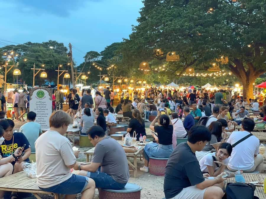 From Bangkok:Ayutthaya Night Temples&Market with local Snack - Ayutthaya night market: wander time with a real local rhythm