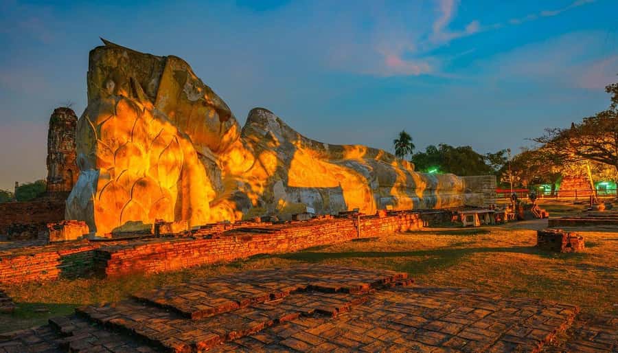 From Bangkok:Ayutthaya Night Temples&Market with local Snack - The Bangkok-to-Ayutthaya timing that sets the day up right