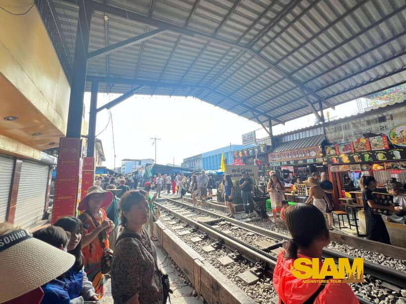 From Bangkok:Damnoen Floating Market and Railway Market Tour - Shopping and food: how to make it feel worth it