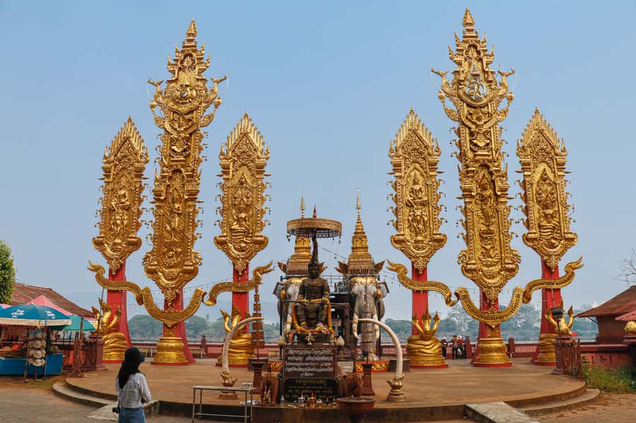 From Chiang Mai: Chiang Rai 2 Temples and Golden Triangle - Black House: the darker stop in the color set