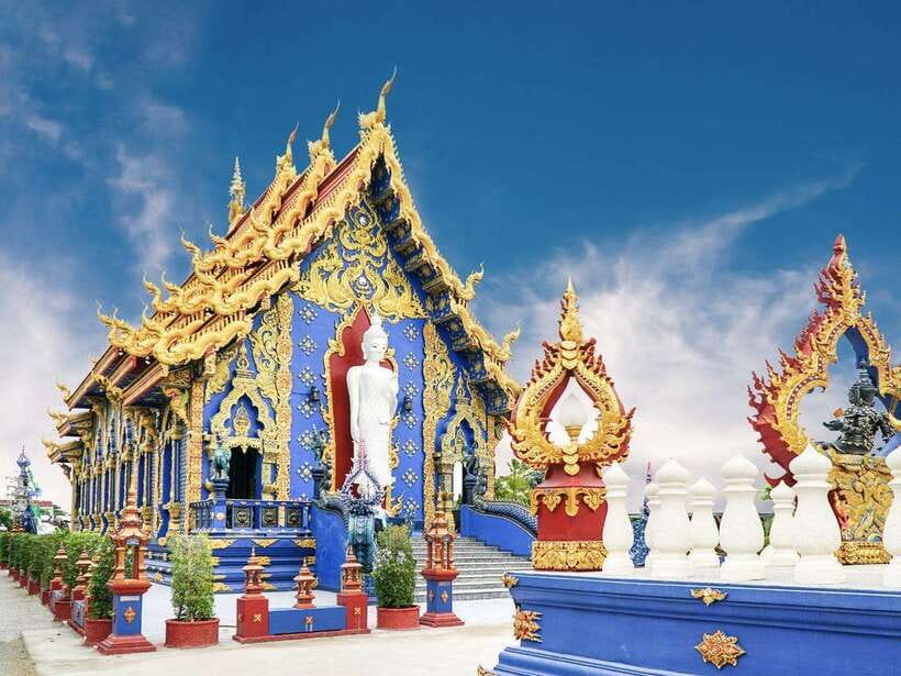 From Chiang Mai: Chiang Rai Famous Temples Guided Tour - A Smooth Full-Day Loop From Chiang Mai