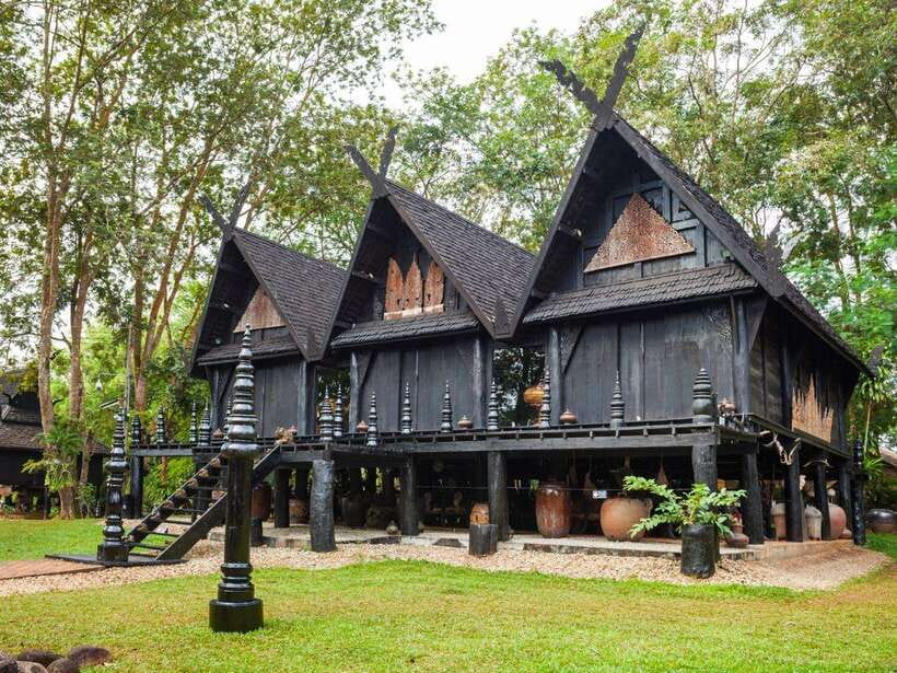 From Chiang Mai: Chiang Rai Famous Temples Guided Tour - Lunch at a Local Thai Restaurant: Fuel That Actually Matters