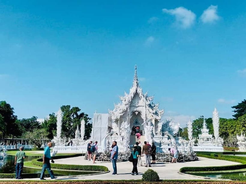 From Chiang Mai: Chiang Rai White, Blue, and Red Temple Tour - Getting the Most From the Day: Timing, Guide Style, and the Group Size