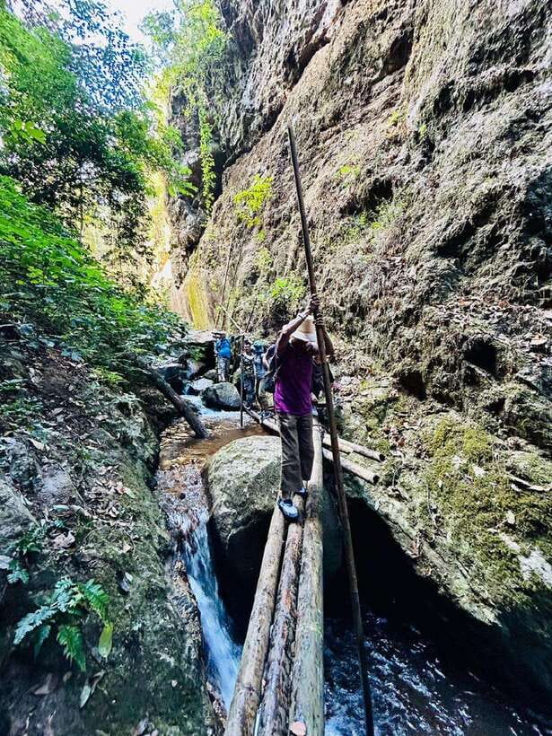 From Chiang Mai: Doi Saket Hiking Tour with Lunch - River crossings and the return route: bamboo, fruit trees, and careful steps