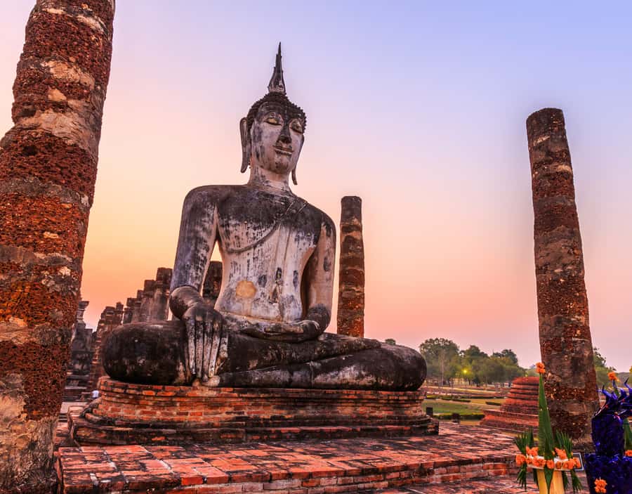 From Chiang Mai: Guided Tour of Sukhothai's UNESCO Heritage - Wat Mahathat: the spiritual core you’ll feel immediately