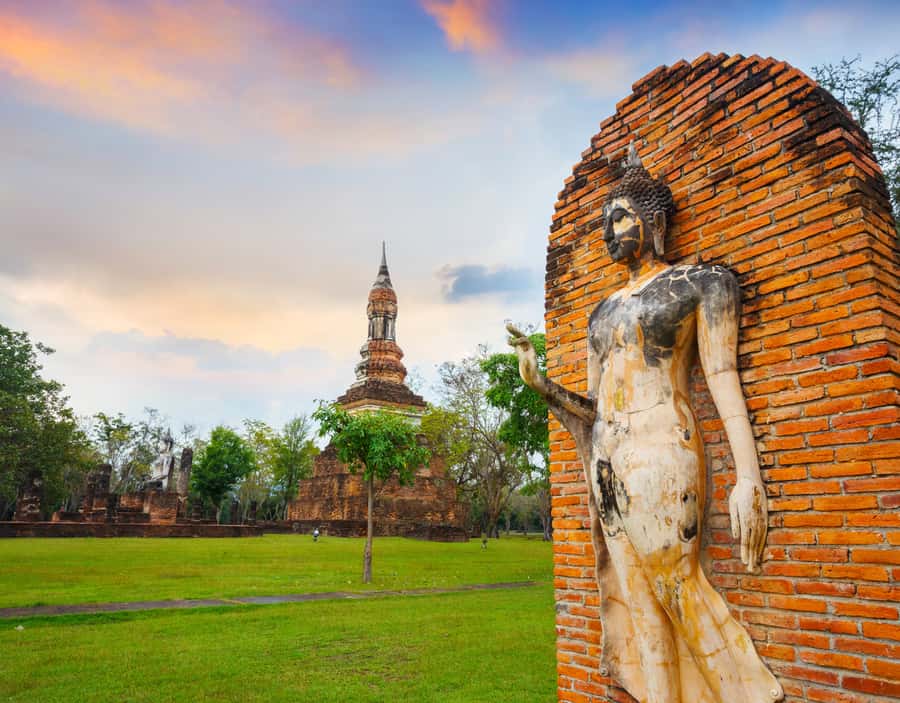From Chiang Mai: Guided Tour of Sukhothai's UNESCO Heritage - Wat Sra Sri: stucco reliefs and lotus-pond calm