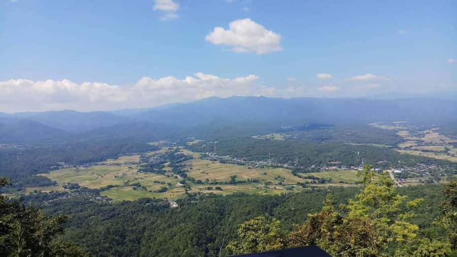 From Chiang Mai: Lampang Summit & Springs - The drive breaks: van comfort, plus the occasional coffee-and-snacks detour