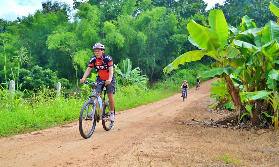 From Chiang Mai: Mae Taeng Valley Hike & Bike Day Trip - Guides and Learning: Why This Day Feels Personal