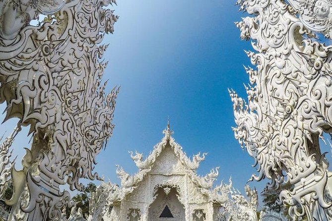 From Chiang Mai: White and Blue Temple & Golden Triangle Day Trip - The Small-Group Rhythm: How the Day Actually Feels