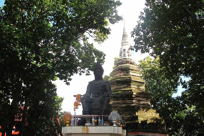 From Chiang Mai: White and Blue Temple & Golden Triangle Day Trip - Lunch at a Local Restaurant: The Unsexy Part That Matters