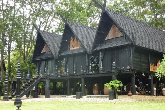 From Chiang Rai: 3 Temples, Golden Triangle Tour, Tea Plantation - Pickup, Timing, and Group Size in the Real World