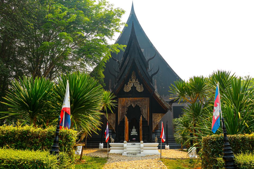 From Chiang Rai: Famous Temples and Golden Triangle Day Tour - White Temple: Intricate Architecture With a Slightly Strange Edge