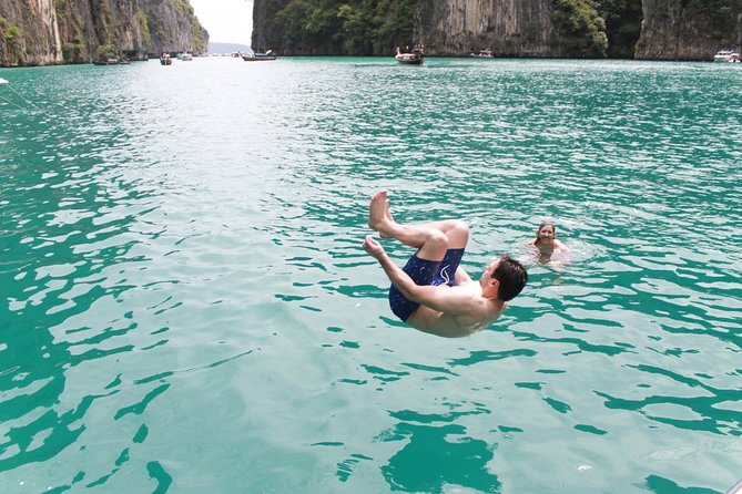 From Khao Lak : Full-Day Private Phi Phi Islands Speedboat Charter - The 7:00 am start: getting checked in at V. Marine Tour