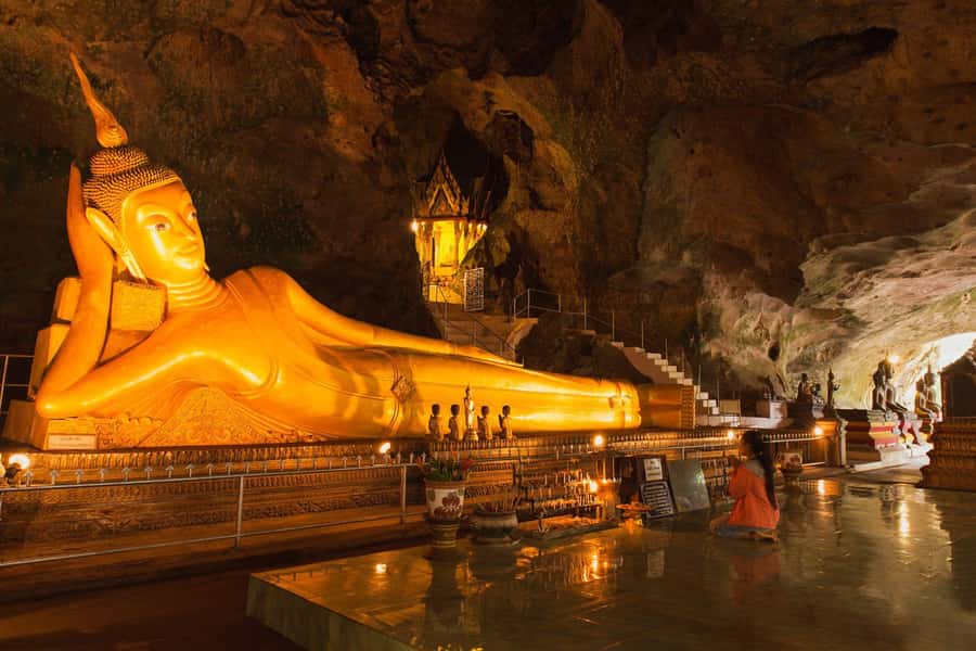 From Khao Lak: James Bond Island Canoe Trip with Lunch - Canoeing between sea caves: relaxed for you, hands-on for the paddler