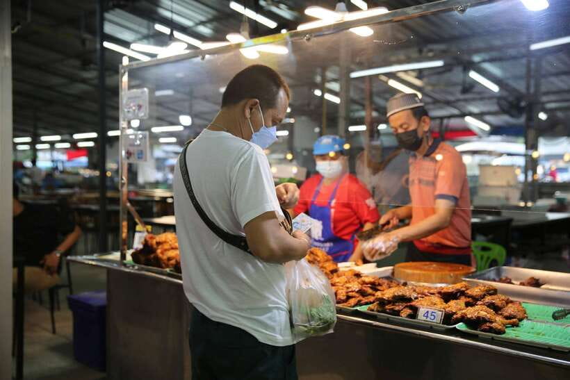 From Khao Lak: Phuket Naka Weekend Market - When Big Buddha is closed: Wat Chalong is the smart swap