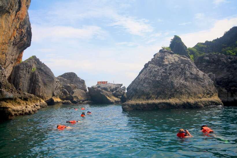 From Koh Lanta: 4 Islands Adventure- Emerald Cave&Koh Kradan - From Koh Lanta pickup to Saladan Pier: how the day starts