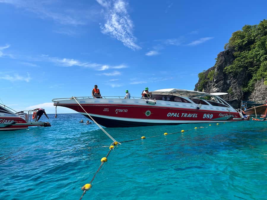 From Koh Lanta: Koh Rok and Koh Ha Day Tour-Queen of Andaman - Boat comfort and safety: what you get beyond the reefs