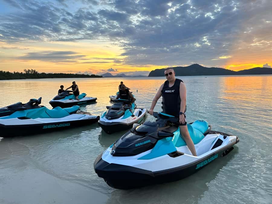 From Koh Samui: Pink Dolphin Boat Tour to Khanom with Lunch - Pink dolphins: how to manage expectations and still enjoy the moment