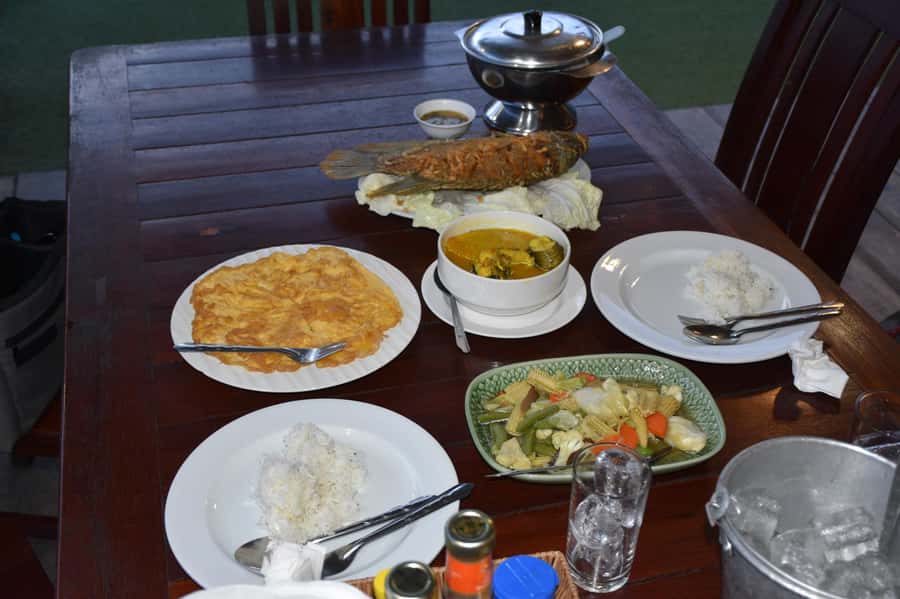 From Krabi: 2-Day Cheow Lan Lake with Overnight Raft Stay - Thai Lunch in the Jungle Hut: Simple Food Before Big Nature