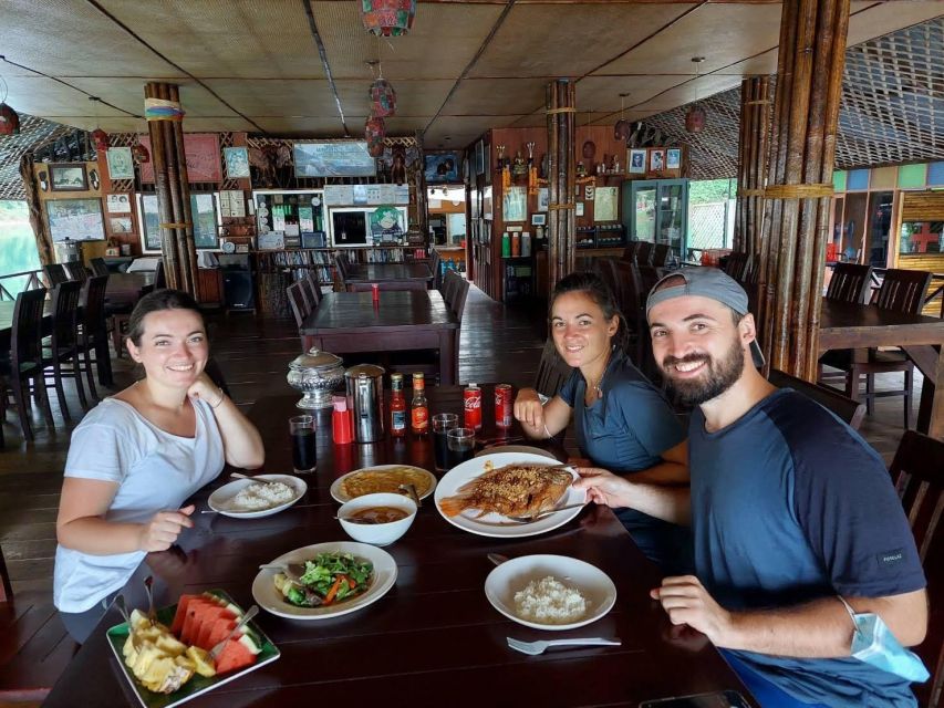From Krabi: Cheow Lan Lake Cruise and Khao Sok Jungle Hike - Praiwan Raft House lunch: eating on the lake instead of rushing past it
