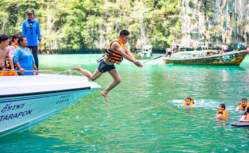 From Krabi: Maya Bay, Bamboo & Phi Phi Islands Day Tour - Loh Samah Bay to Maya Bay: what your walk and viewpoints are really like