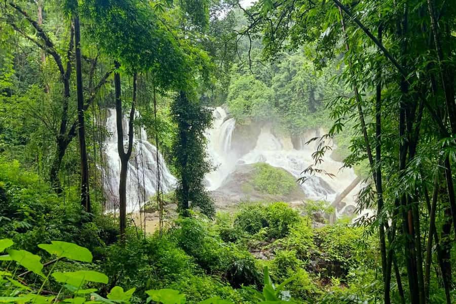 From Pai: Private Mae Hong Son Highlights Car Tour - The Driver Setup: Safe Driving, Limited English, Fast Communication