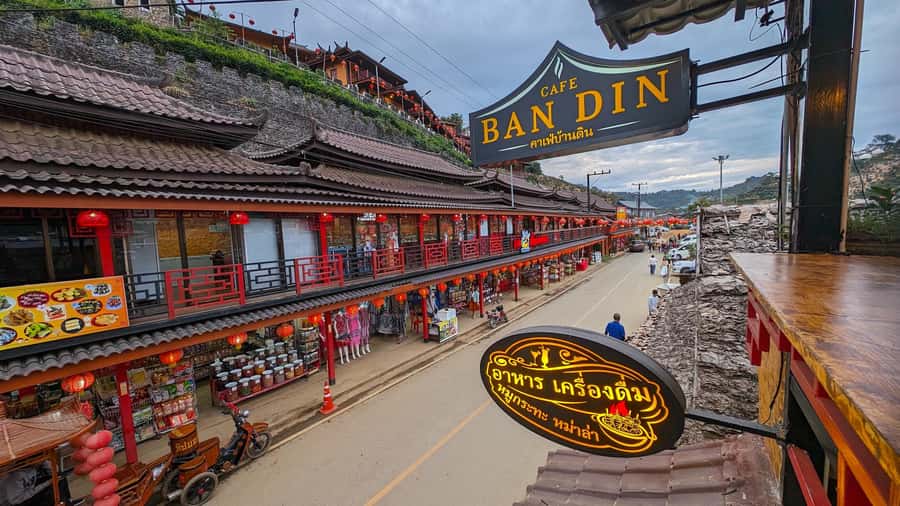 From Pai: Private Mae Hong Son Highlights Car Tour - Day Overview: 8:00 AM Start, 9 Hours Total, and a Lot of Views