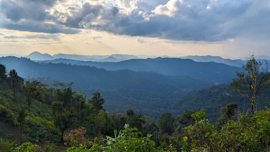 From Pai: Sunrise Private Tour Jabo Viewpoint & Nam Lod Cave - Private car logistics in Pai: comfort, driver skill, and pacing