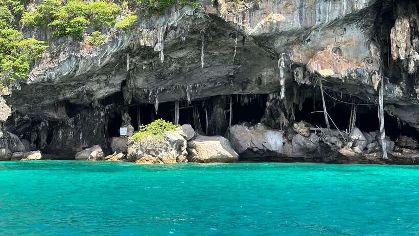 From Phi Phi Island :Half-day Tour by Longtail Boat - Maya Bay via Loh Samah Bay pier: beach time with a short walk