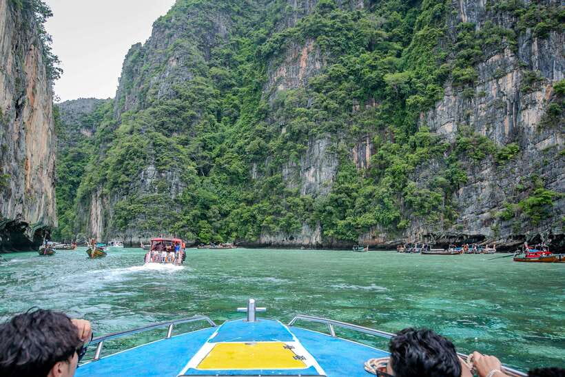 From Phi Phi: Island Tour to Maya Bay with Snorkeling - Loh Samah Bay and the floating pier: how you reach Maya Bay