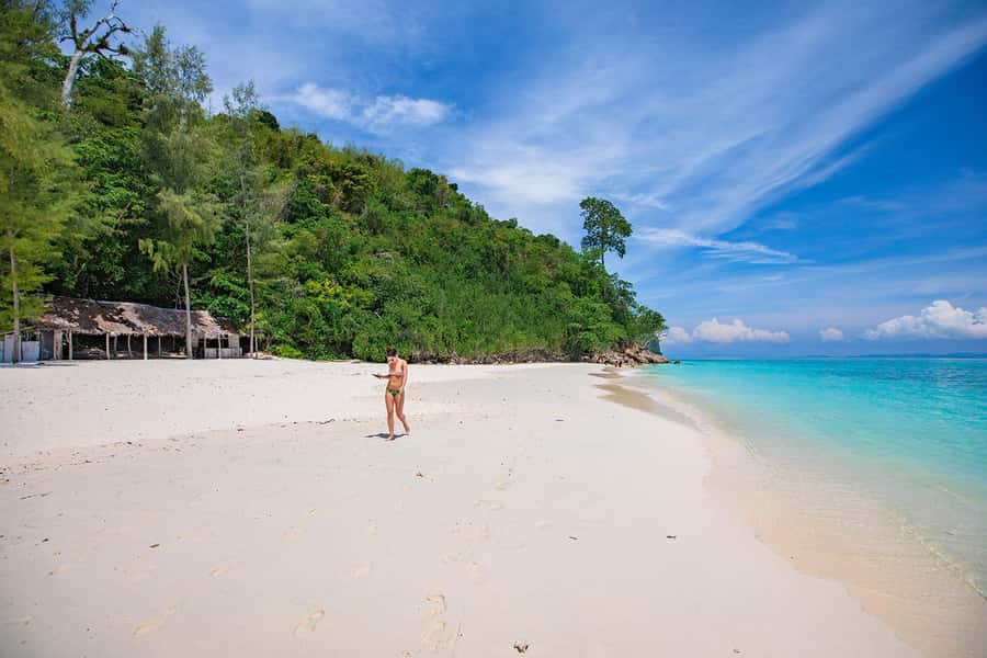From Phuket: Lazy Snorkel & Explore at Bamboo & Phi Phi - Pileh Lagoon: the active finale with snorkeling and paddleboarding