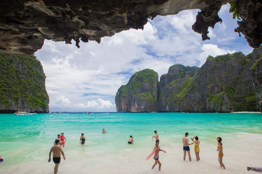From Phuket: Phi Phi Island Dawn Tour with Lunch - Guides and crew: the human factor that makes the day smoother