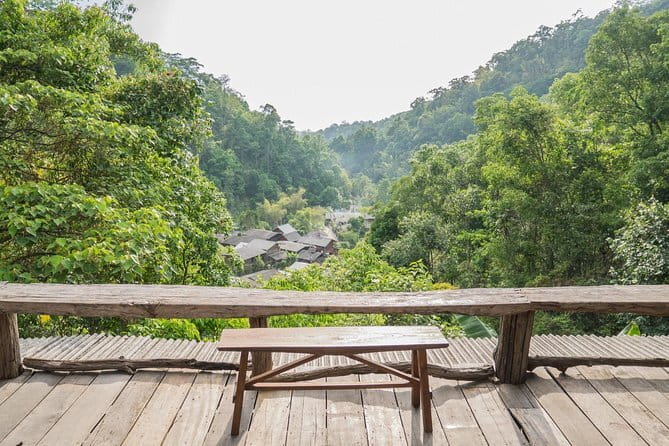 Full Day Elephant Bathing and Bamboo Rafting Tour in Chiang Mai - Watching Elephant Bathing Along the Taeng River