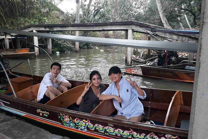 Full-Day Floating Market and Maeklong Railway Market Private Tour from Bangkok - Maeklong Railway Market (Hoop Rom Market): the train-in-your-face moment