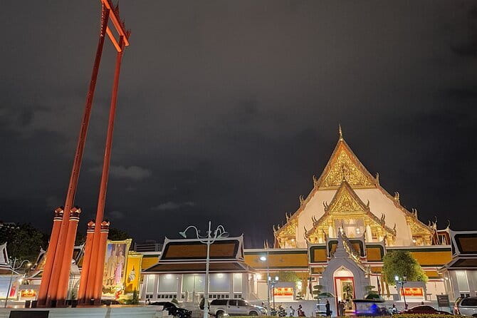 Fun Tuk Tuk Dinner and Massage in Old Town Bangkok - Where the evening starts: Sanam Chai and an Old Town evening run