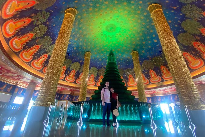Giant Buddha and Bangkok Local Tour - Learning how Thai Buddhists show respect (with guide Nina)