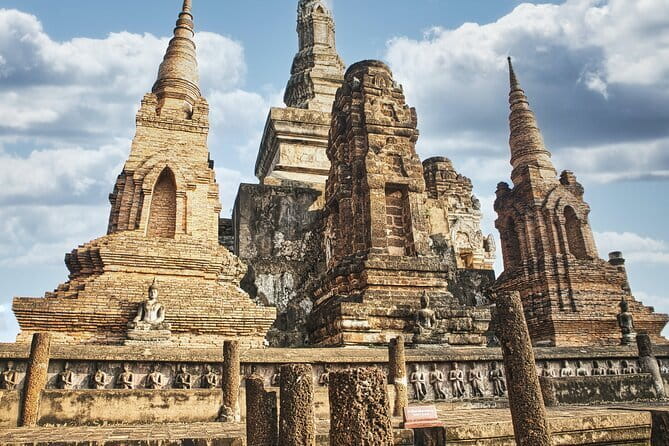Glittering Ayutthaya Tour to Famous Sights, Market & Sunset Boat - Wat Chaiwatthanaram: symmetry, a riverside setting, and Khmer-style prang