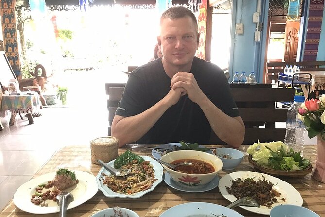 Go where the locals go, Eat what the locals eat! Food Tour with Local Foodies - Kao Soi: The Chiang Mai Dish With a Backstory