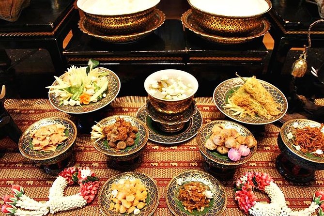 Gourmet Dinner & Spectacular Show at Mandarin Oriental - Key Points at a Glance