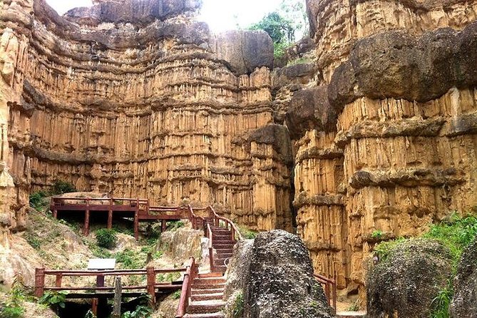 Grand Canyon Chiang Mai Private Tour with Pottery Village - Wat Ton Kwen (Wat Intharawat): the temple stop that sets the tone