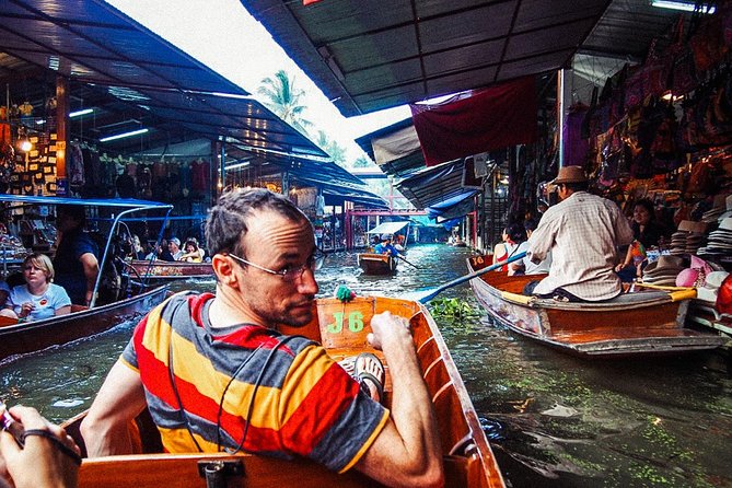 Grand Palace, Damnoen Floating Market & Maeklong Railway Market Tour – Full Day - Mae Klong Railway Market: The umbrella-pulldown show