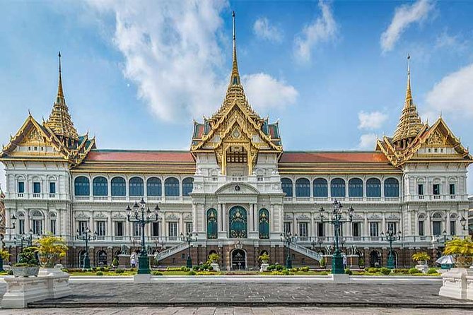 Grand Palace Glory and Emerald Buddha : Half-Day Tour in Bangkok - Getting picked up in central Bangkok without wasting your morning