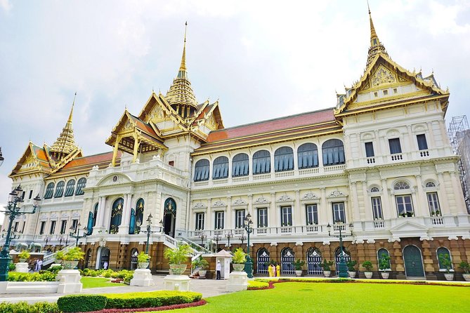 Grand Palace Glory and Emerald Buddha : Half-Day Tour in Bangkok - Guide experience: when names like Tanya, Andy, and Me Me make the day click