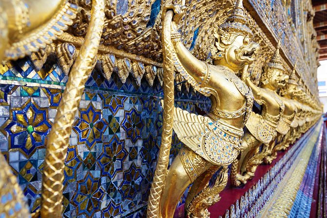 Grand Palace Glory and Emerald Buddha : Half-Day Tour in Bangkok - Crowds and comfort: how to survive the Grand Palace area